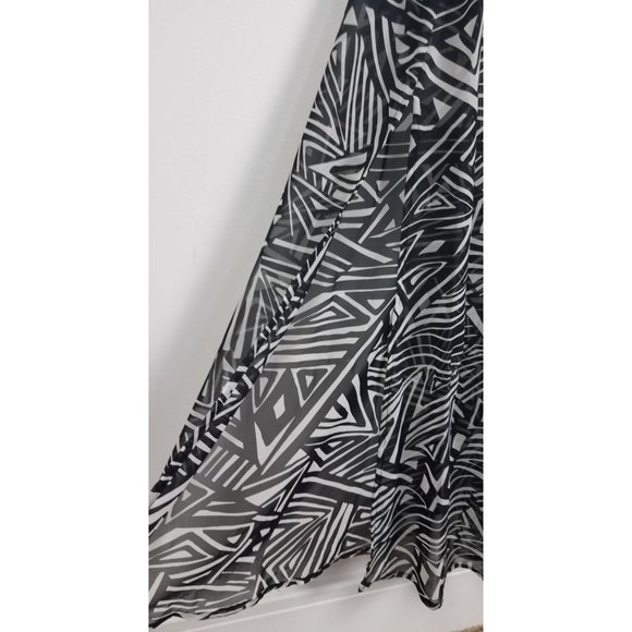 Calvin Klein Women's Sz. 6 Blk & White Geometric Print Maxi Chiffon Dress - Picture 5 of 7
